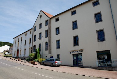 ehemaliges Kloster der Redemptoristen: der rechte Trakt ist neu erbaut worden, die Fassade erinnert an das ehemalige Gebäude